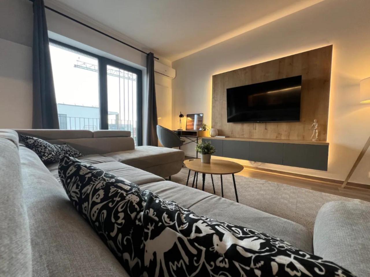 High-Rise Luxury Apartment With Free Parking Bucharest Exterior photo