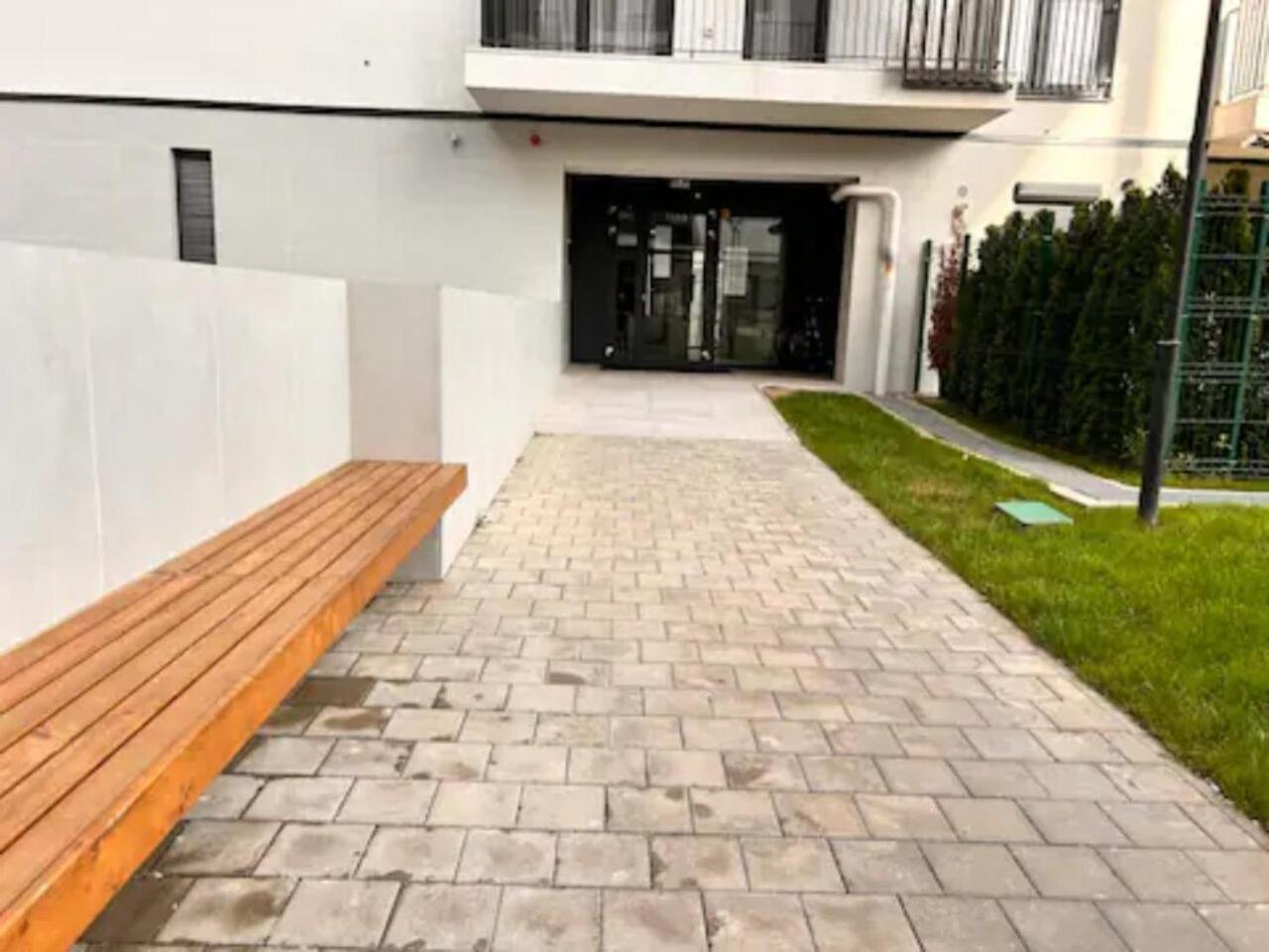 High-Rise Luxury Apartment With Free Parking Bucharest Exterior photo